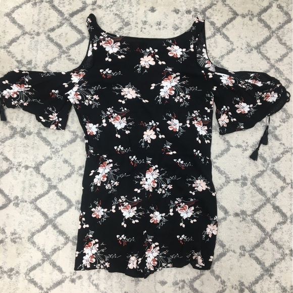 Aeropostal black floral romper XL - Picture 2 of 5